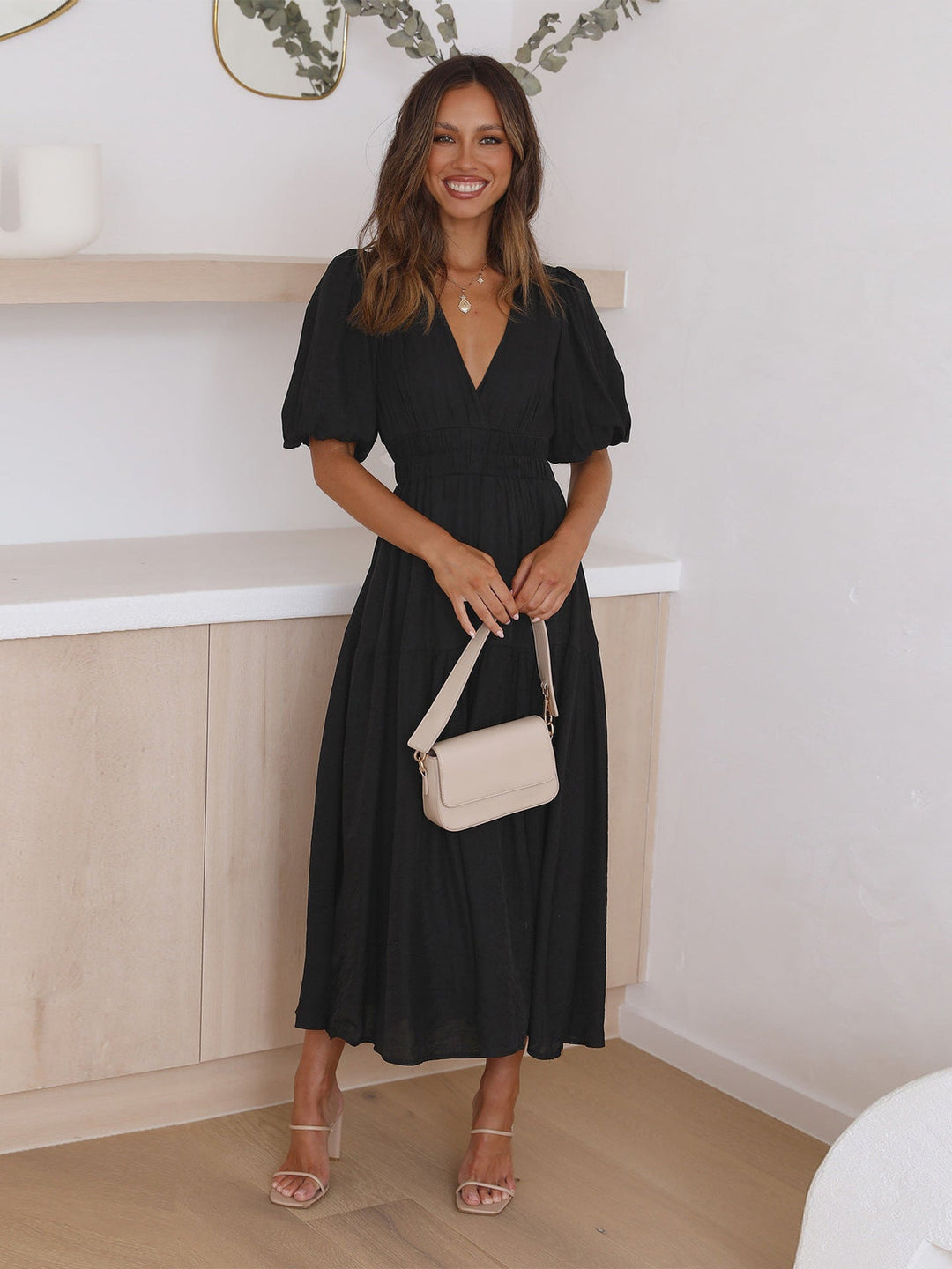 Delphine - Elegante Vestido Midi Con Cuello en V Y Mangas Con Volantes