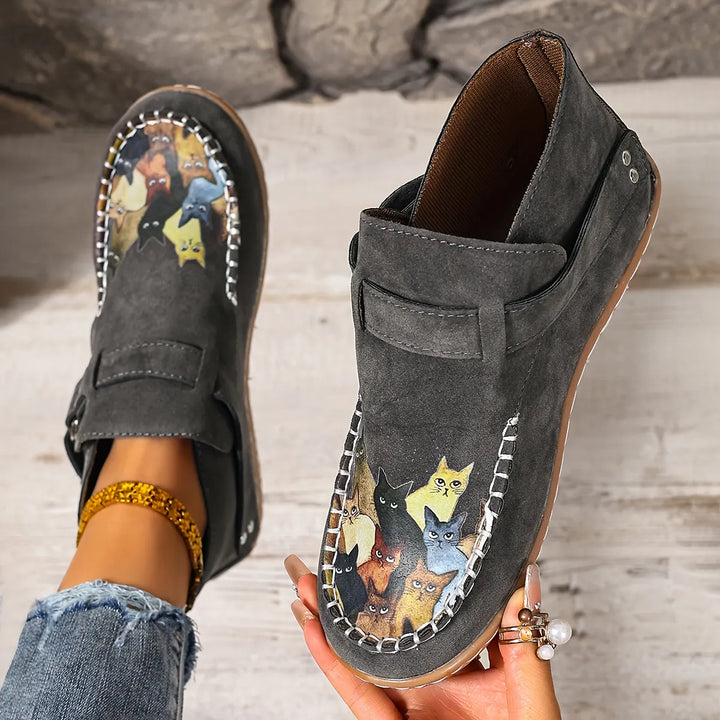Viktoriy - Botines Planos Con Estampado de Gatos y Hebilla