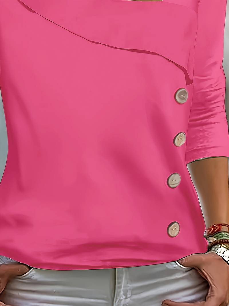 Chelsey - Camiseta Con Cuello Asimétrico y Dotones Decorativos