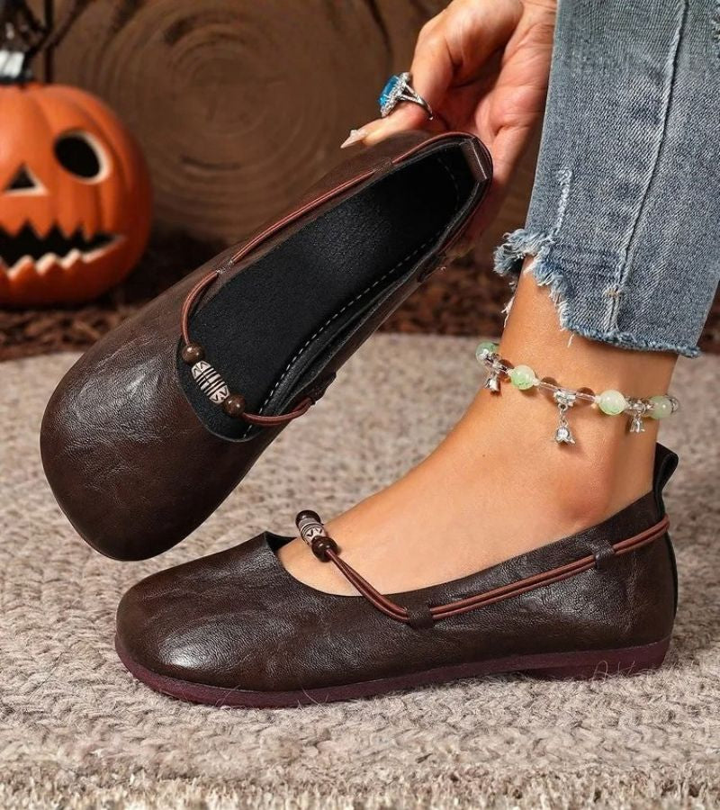 Denissa - Zapatos Planos con Puntera Cuadrada y Correa con Abalorios