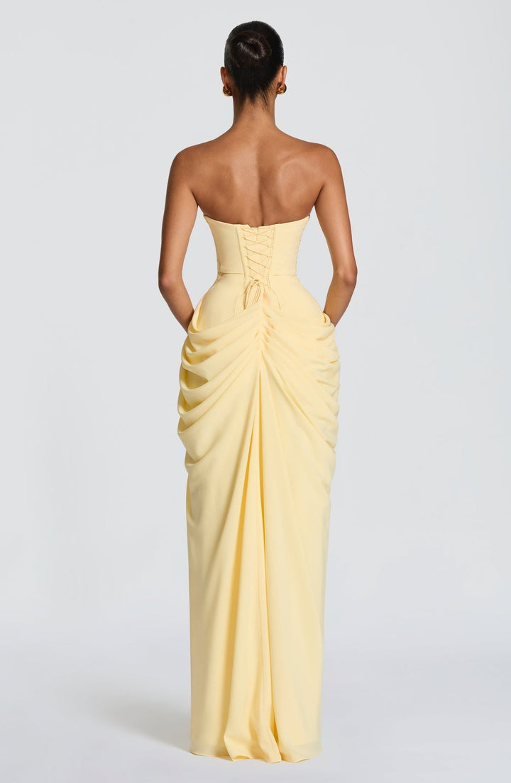 Sabrina - Vestido Largo sin Tirantes con corte Escultural y Abertura