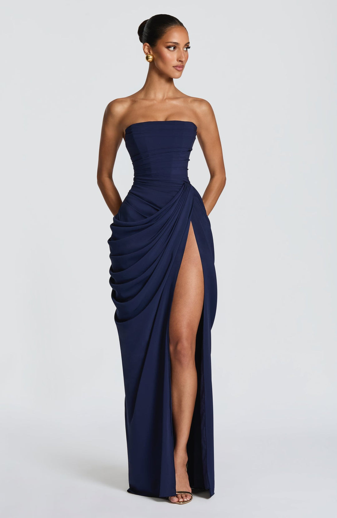 Sabrina - Vestido Largo sin Tirantes con corte Escultural y Abertura